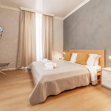 Maison Macao - Golden Keys Collection